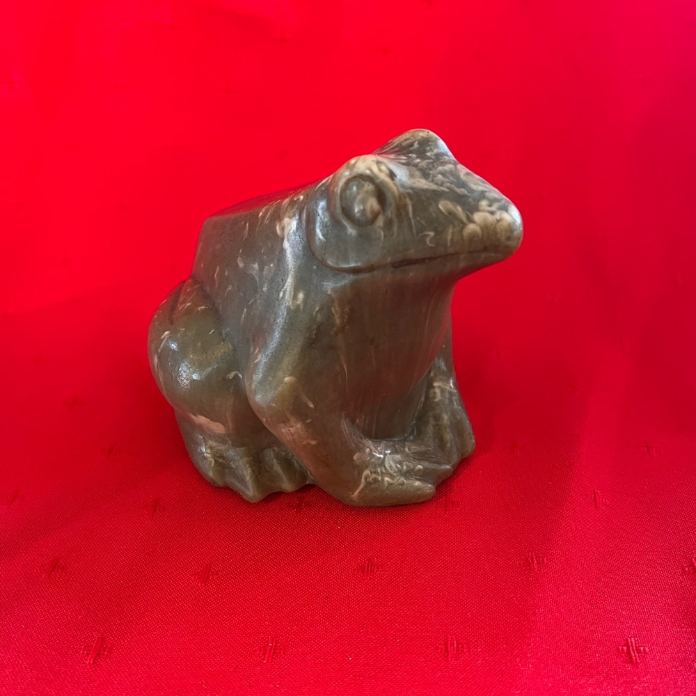 VINTAGE GREEN FROG BY ALVA MUSEUM REPLICAS
NEW YORK 4" RESIN RETRO